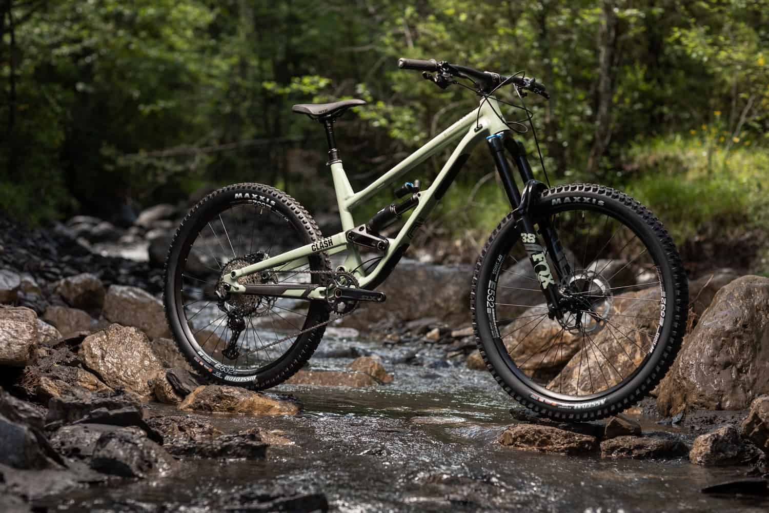 Commencal clash cheap essential fox